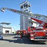 鹿沼で消防フェスティバル　なりきり体験で煙の迷路やロープ渡り　署員の素…