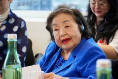 「核兵器への依存から脱却を」