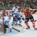 バックス3連覇に王手、横浜に6ー3 多彩な攻撃でリード許さず アイスホッケー全日本選手権