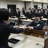 「果敢に挑戦を」「地域発展のために」　栃木県内企業で入社式、企業トップが新社会人を激励