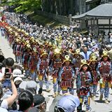 日光東照宮で「千人武者行列」　勇ましく参道練り歩く　５年ぶりコロナ禍前の規模に復活