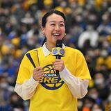 浅田真央さんがアイスショーＰＲ　ブレックス戦観戦に「迫力が想像以上」