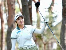 22歳の大久保柚季が首位