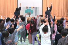 園児らが童話で交通ルール学ぶ