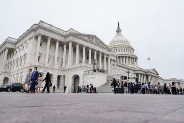 米政府機関、一部閉鎖へ