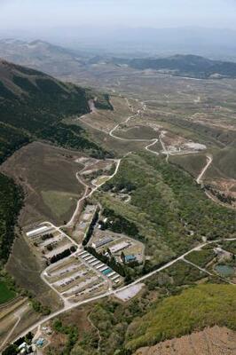 　砲弾破裂事故のあった大分県の陸自日出生台演習場＝２１日午後０時３５分（共同通信社ヘリから）