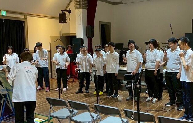 今年６月に演奏を披露する参加団体の一つ「どれみふぁクラブ」のメンバー