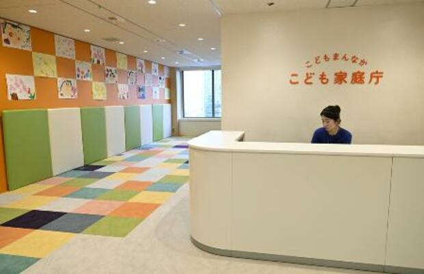 こども家庭庁にある「こどもまんなか広場」=2023年4月5日、東京都千代田区