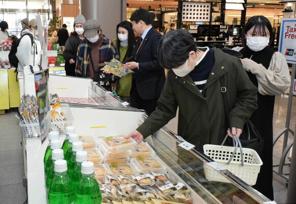 福井の魅力をＰＲした物産店＝28日午前、宇都宮市