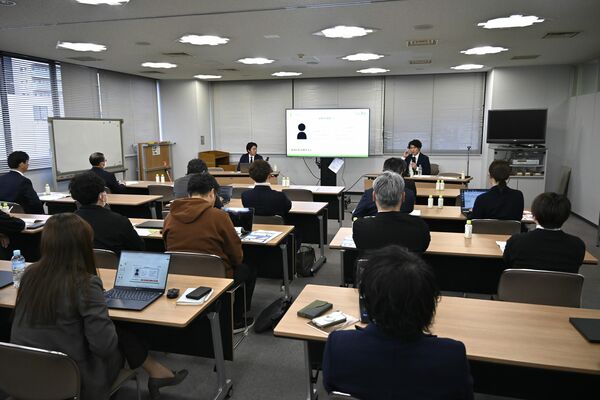 下野新聞社で開かれた生成AIセミナー=25日午後、宇都宮市