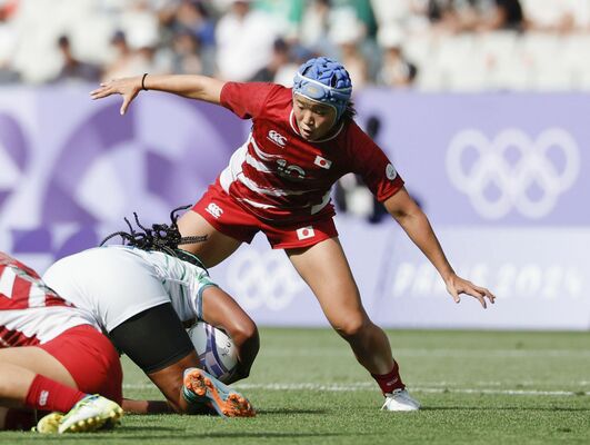 日本－ブラジル　後半、プレーする田中＝パリ郊外（共同）