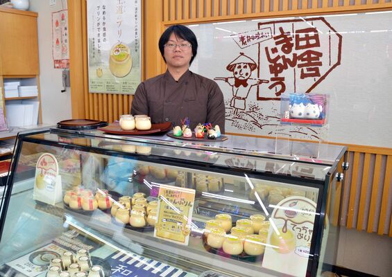 店頭に立つ４代目の高徳哲也さん