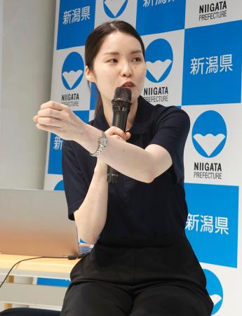 　イベントで教育について話す松井千枝さん＝東京都中央区