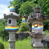 太陽出ている間だけ　虹色の光映し出すインスタレーション　鹿沼花木センターで６月１日まで