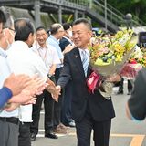鹿沼・松井市長が初登庁　「全国一庶民的な市長目指す」