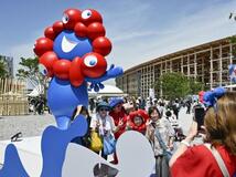ミャクミャク像２体、府が所有へ