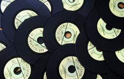 ロシア老舗がレコード生産再開