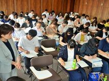 伝わる記事の工夫学ぶ／佐野市学校新聞研究会