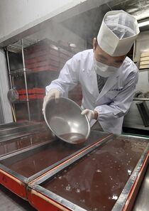 日光で水ようかん作り最盛期