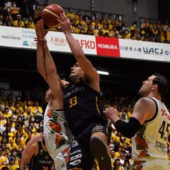 勝利引き寄せたエドワーズの勝負勘　3P成功もキャリア最多　ブレックスの強さ象徴するビッグマン