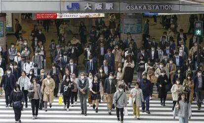 職員給与、全都道府県で増