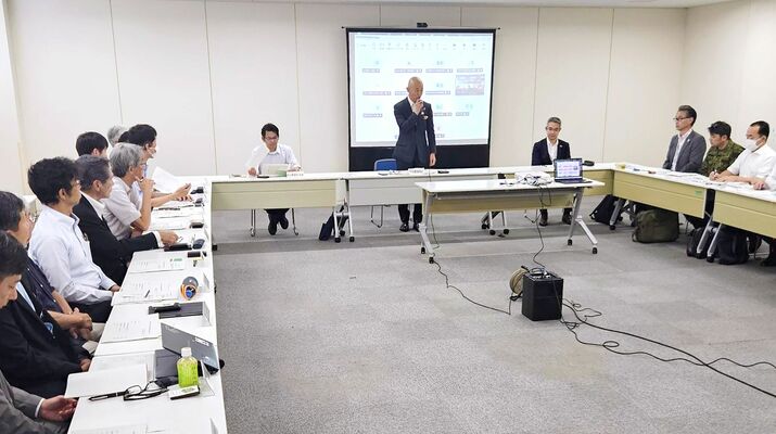 県道路啓開計画の改定について話し合った協議会=1日午後、県庁北別館