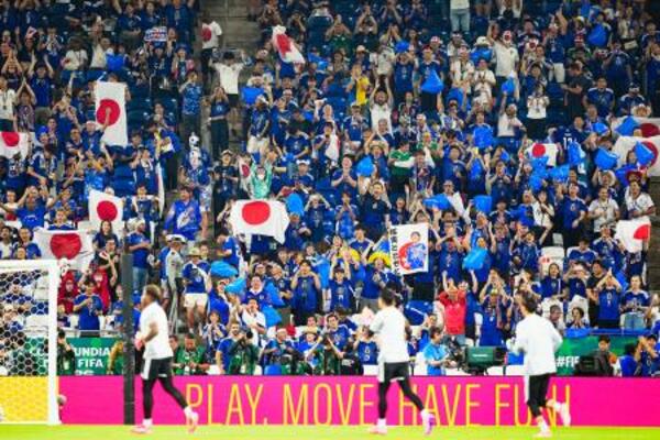 チュニジア戦で盛り上がる日本サポーター=モンテレイ(共同)