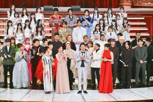 　第７６回ＮＨＫ紅白歌合戦のオープニング＝３１日夜、東京・渋谷のＮＨＫホール