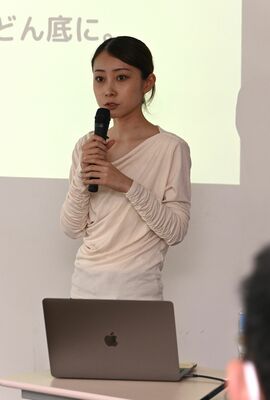 不登校の経験を語る野澤こなつさん