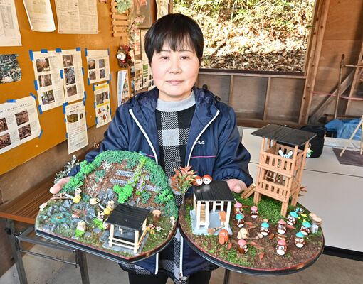 どんぐりアートの制作を続ける村上さん
