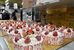 ピークを迎えたクリスマスケーキ作り＝２３日午後１時４５分、那須塩原市緑１丁目