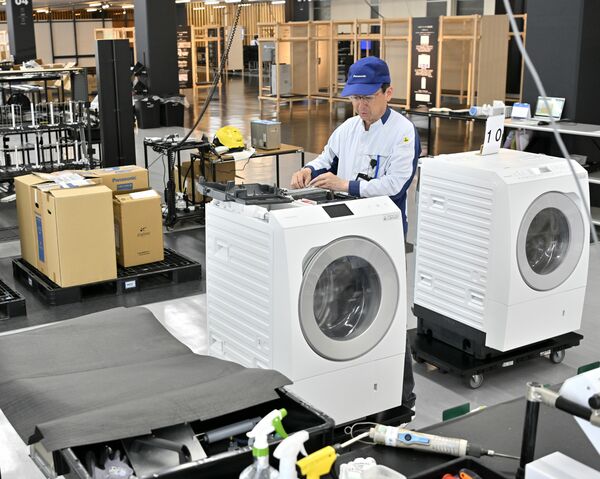 電化製品の修理工程を見学できる新エリア=16日午前11時45分、宇都宮市平出工業団地