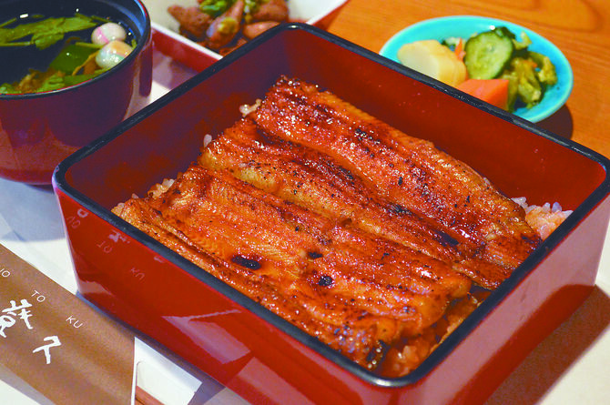家宝のたれと紀州備長炭で焼き上げる自慢の「うな重」