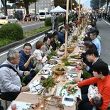100メートルにわたるロングテーブルで地元グルメ堪能　那須塩原・駅前通…