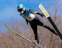 伊藤有希が3連覇、高梨沙羅3位