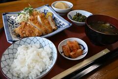 【ミヤコレ】揚げたてサクふわ食感　チキンカツ定食（お食事処 新殿）