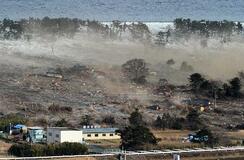 「黒い海に、無数の指先が見えた」津波にのまれた女性は「今も夢に見る」