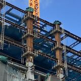 赤茶けた鉄骨での建築、安全性は? 地上21階建て巨大ビル工事 さびは腐食防ぐ酸化被膜