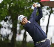 ２５歳前田６２ 初Ｖへ単独首位