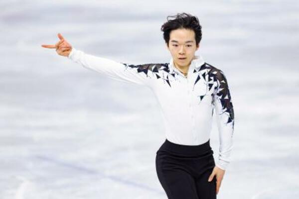 　男子ＳＰ　演技する鍵山優真＝ミラノ（共同）