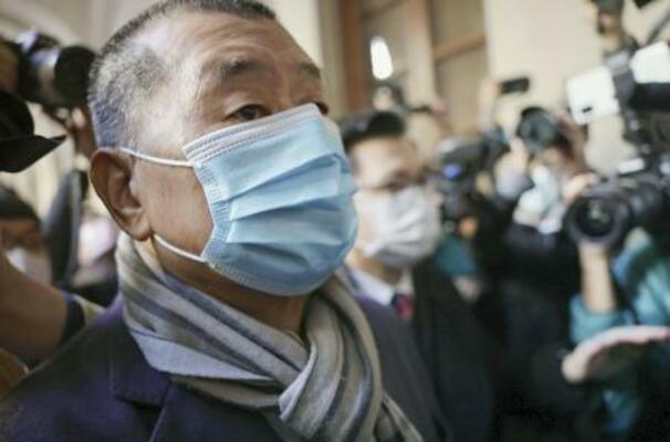 2020年12月、審理のため裁判所に到着した香港紙、蘋果日報(リンゴ日報)創業者の黎智英氏=香港