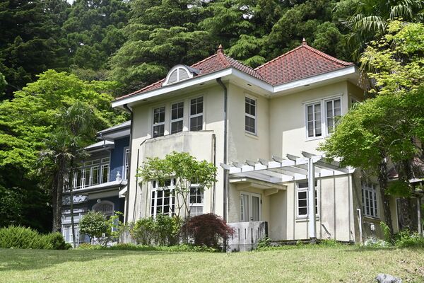 里山の中に建つ山縣有朋記念館