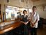 篠原和彦さん（右）と母親の真美さん