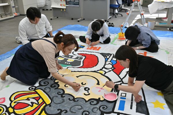 歴代支局員も駆け付けラストスパート