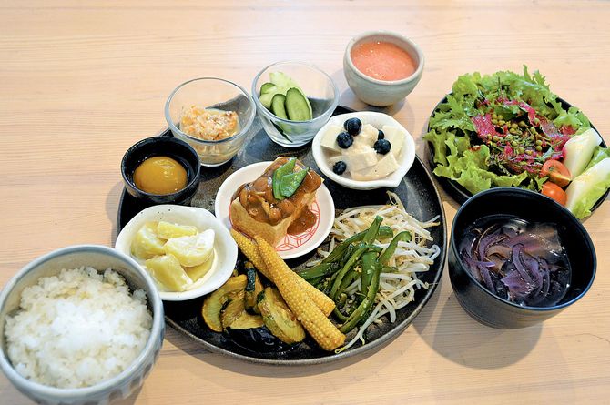 野菜中心の多彩な味が楽しめる