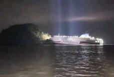 韓国、267人乗り旅客船座礁