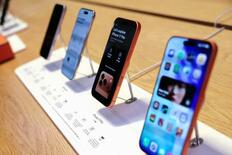 アップル、製品値上げ「不可避」