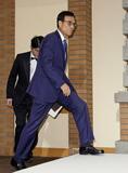 「分裂危機」で続投断念
