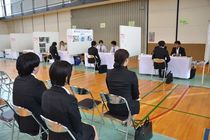 「地元へ」学生ら６０人来場／日光／市など企業面接会開く