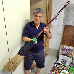 ハロウィーンにぴったり？　鹿沼で買える「魔女のほうき」　映え目的だけじゃない、老舗職人が込めた思い